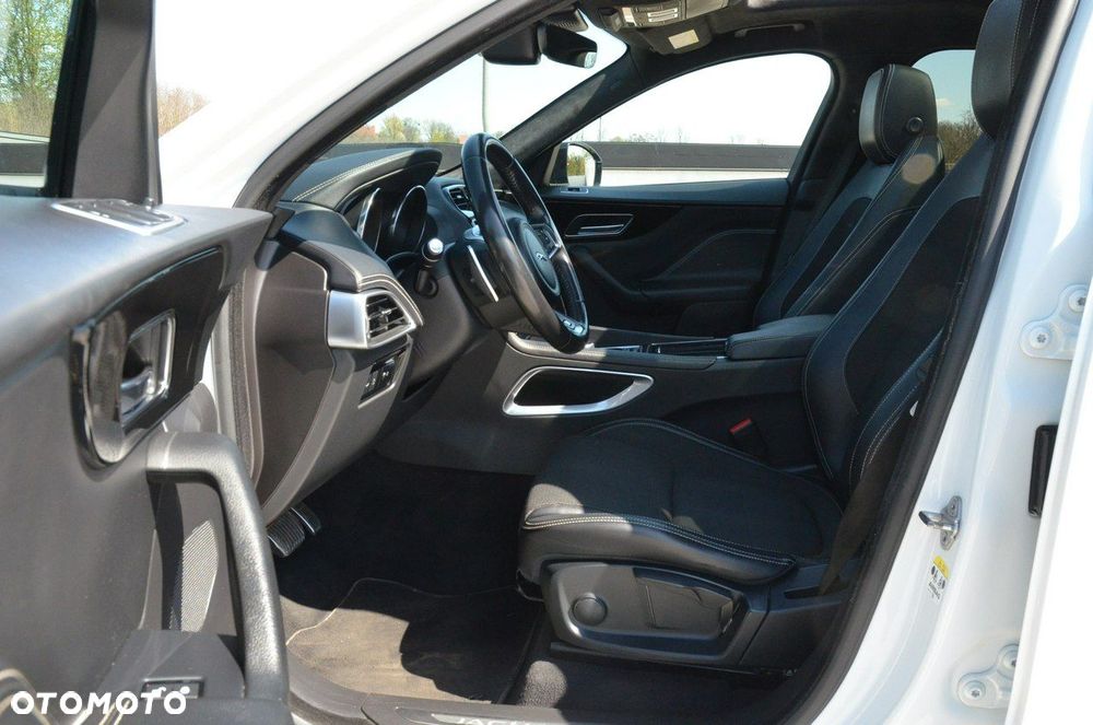 Jaguar F-Pace 2.0 i4P AWD Chequered Flag - 29