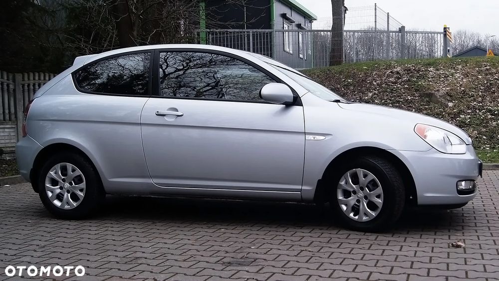 Hyundai Accent - 12