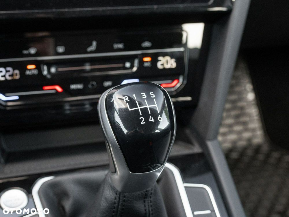 Volkswagen Passat - 16