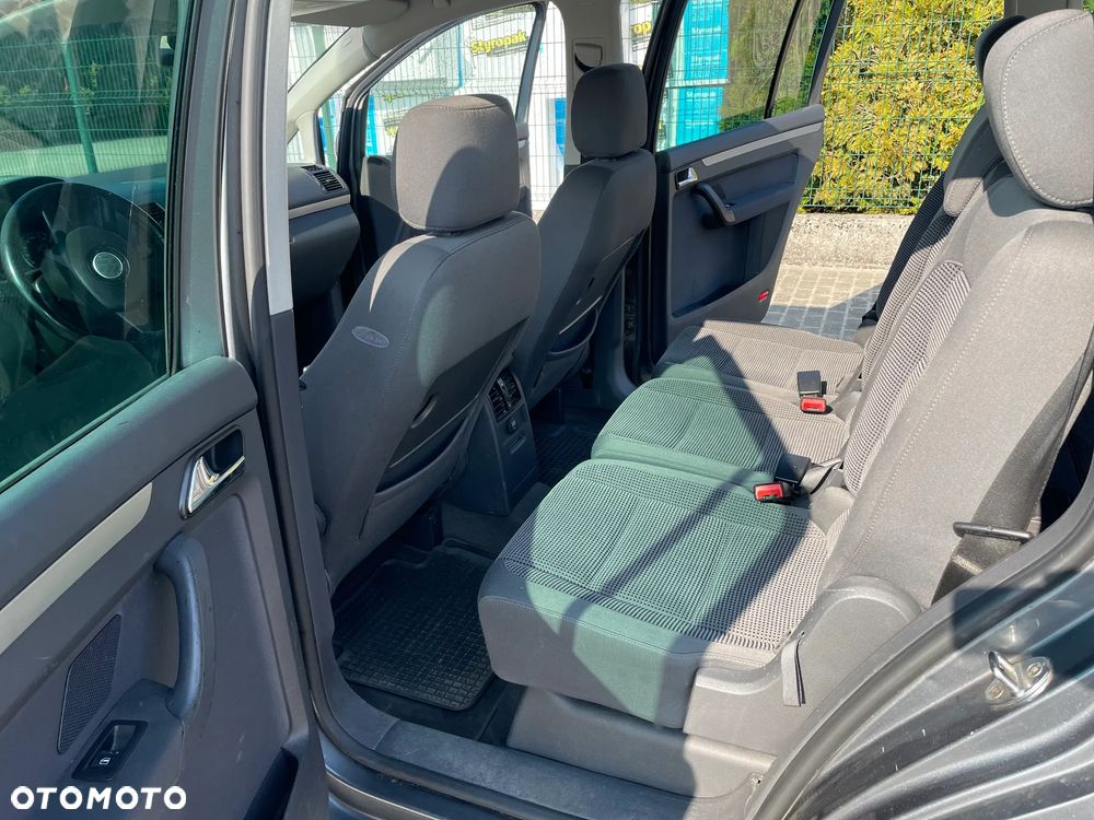 Volkswagen Touran 1.6 FSI - 10
