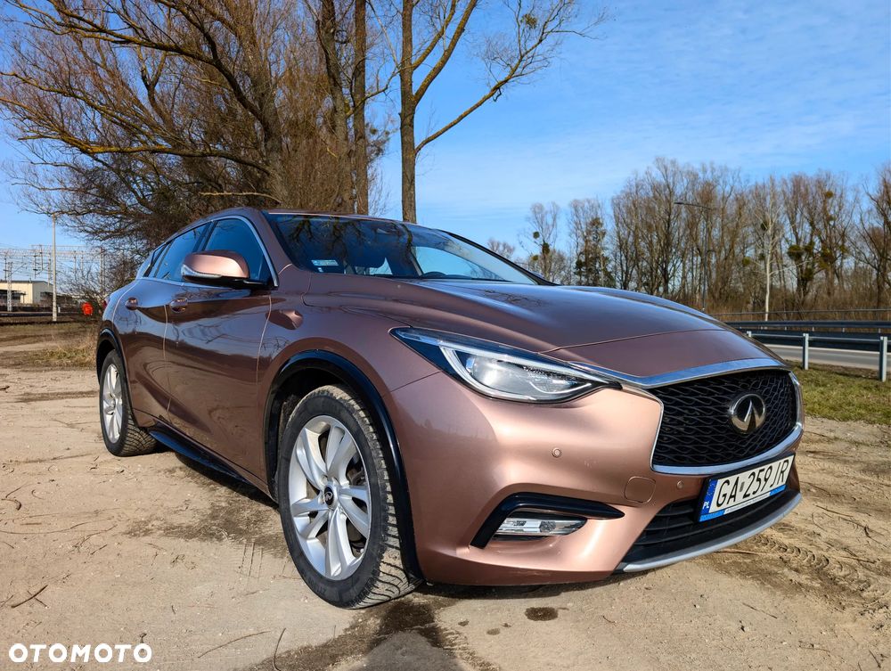 Infiniti Q30 - 2