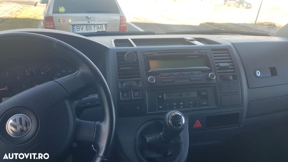 Volkswagen Caravelle - 9