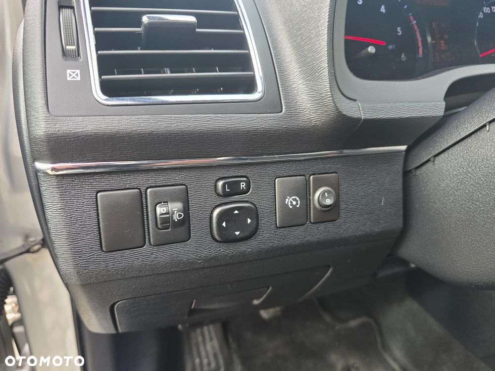 Toyota Avensis 2.0 D-4D Sol+NAVI - 12