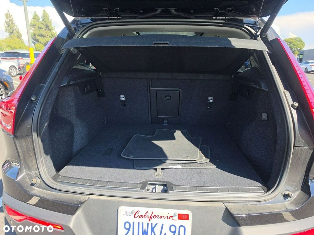 Volvo XC 40 B5 AWD Ultimate Dark - 12