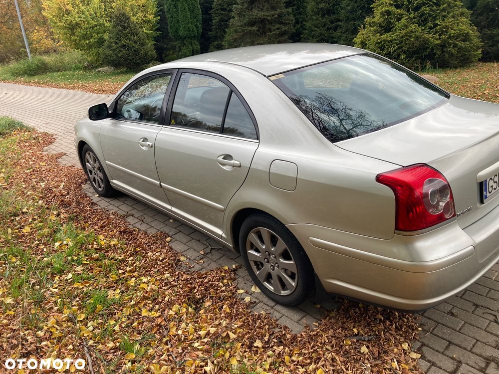 Toyota Avensis 1.8 VVT-i Sol - 2