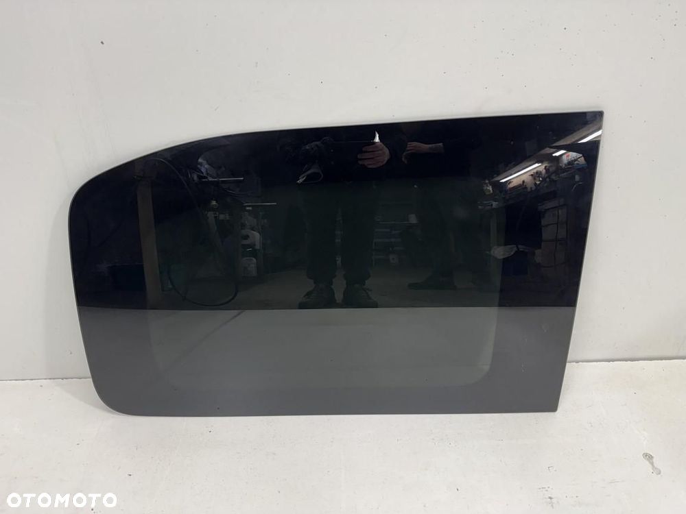 Tylna prawa szyba karoseryjna  Peugeot Expert III 9808289280 - 1