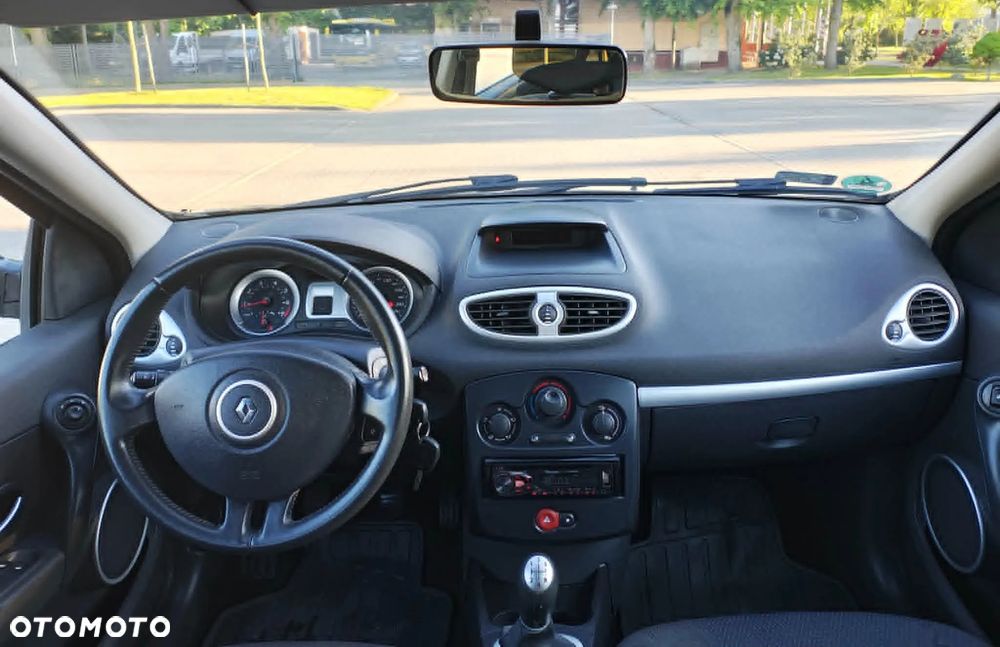 Renault Clio 1.2 16V Confort Authentique - 27