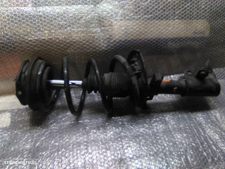 Suspensão / Amortecedor E Mola Frente Esquerda  Renault Laguna - 2