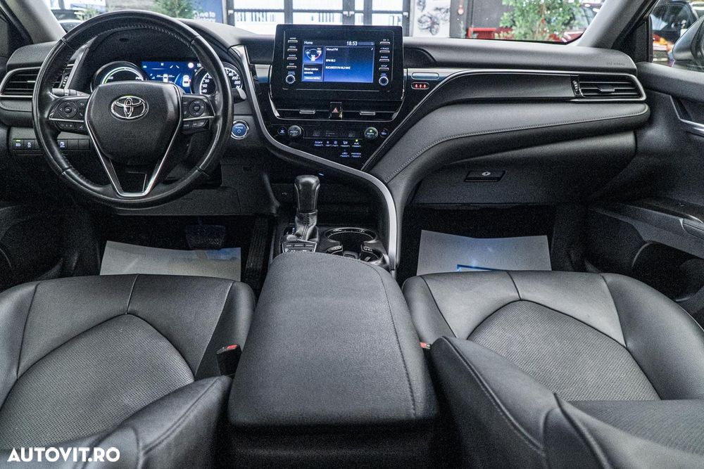 Toyota Camry Executive - 28