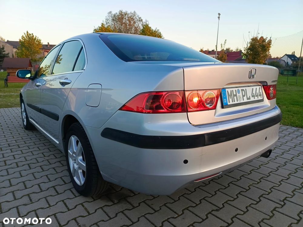 Honda Accord 2.0 ES - 8