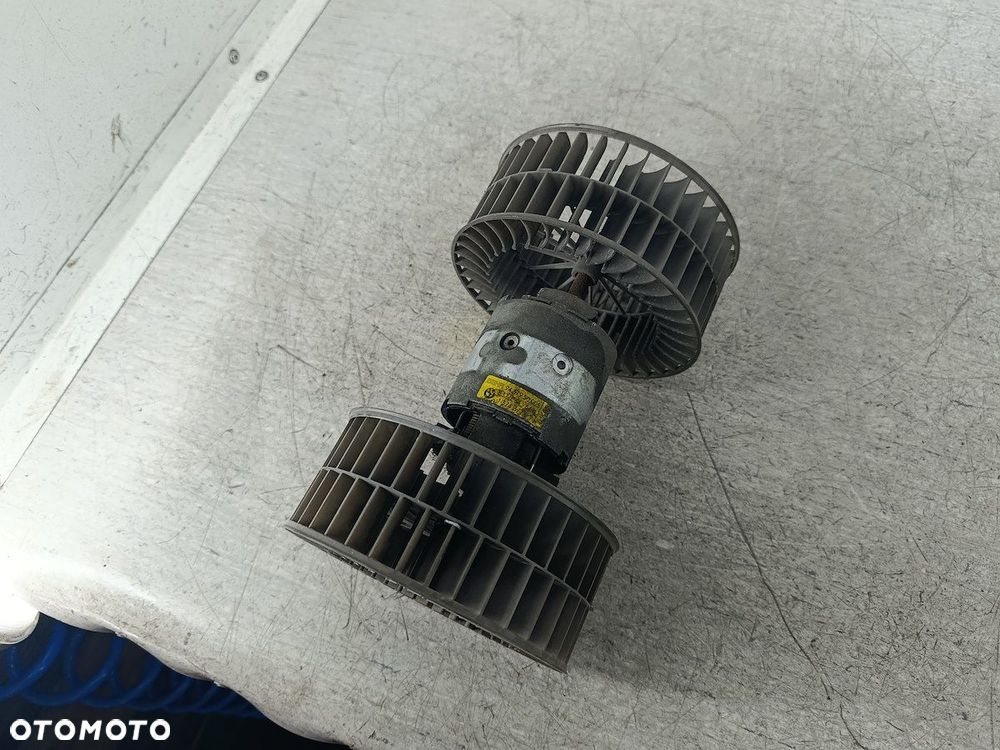 WENTYLATOR NAWIEWU  BMW 5 E34 1374377  94.379.50.005  0130111020 BEHR BOSCH - 4