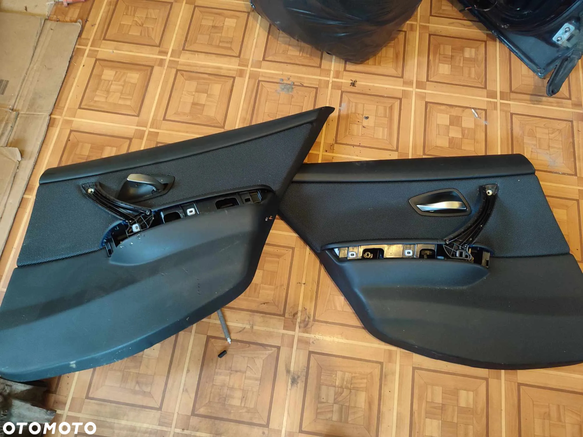 Części BMW E90 M47 termostat, przewody chłodzenia, kurtyna, lusterka, boczki, odma, wody, mata drzwi, osłona silnika, dmuchawa,progowa - 7