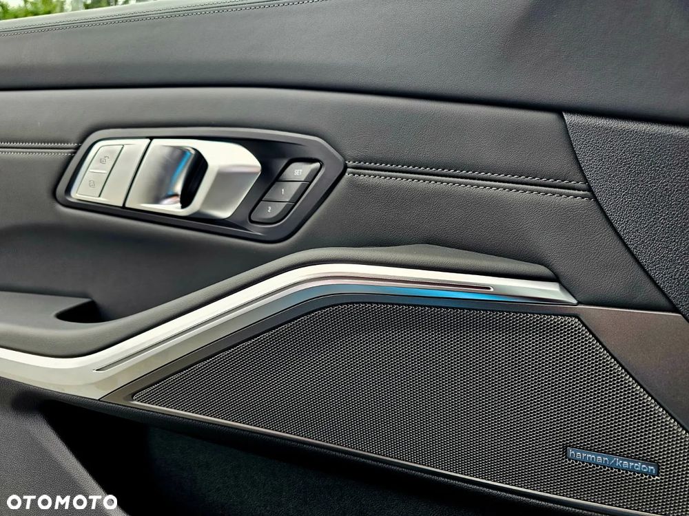 BMW M3 Competition xDrive sport - 28