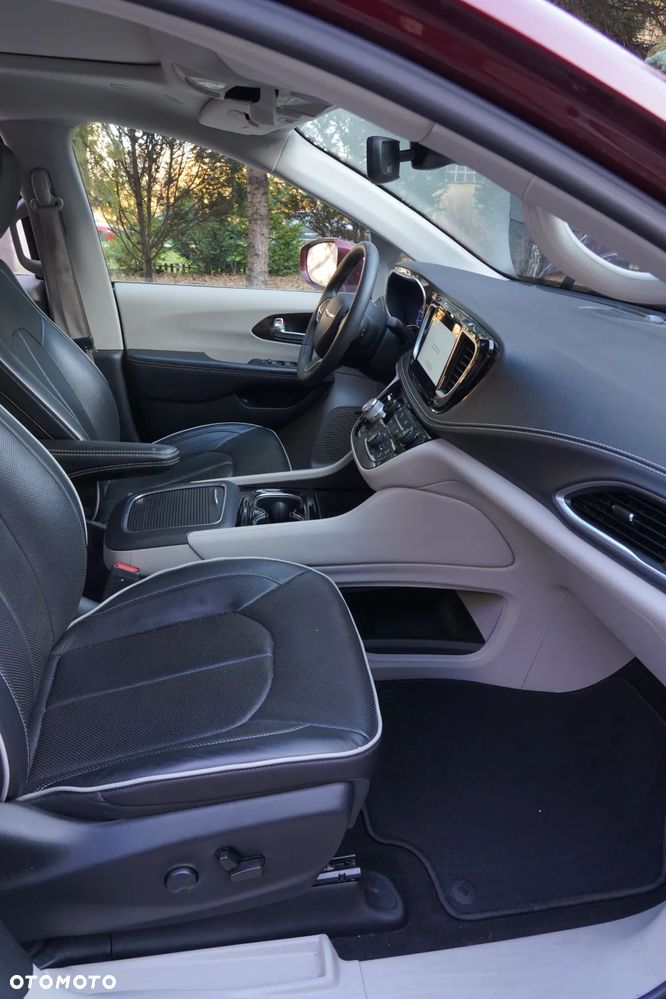 Chrysler Pacifica - 26