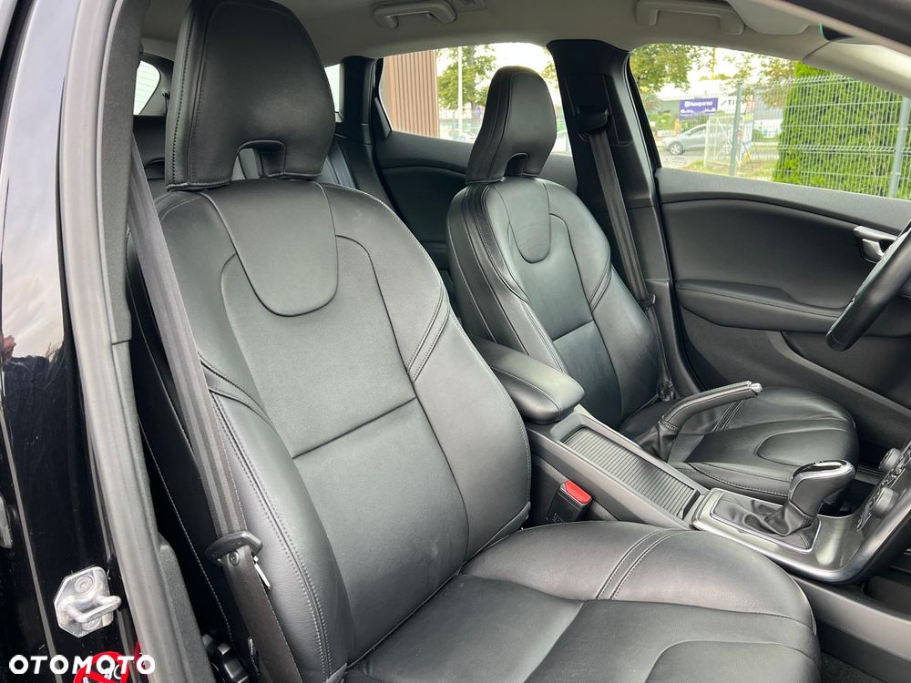 Volvo V40 D4 Geartronic Momentum - 19
