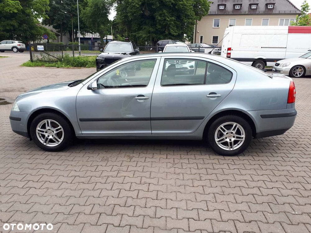 Skoda Octavia 1.6 FSI Ambiente - 4