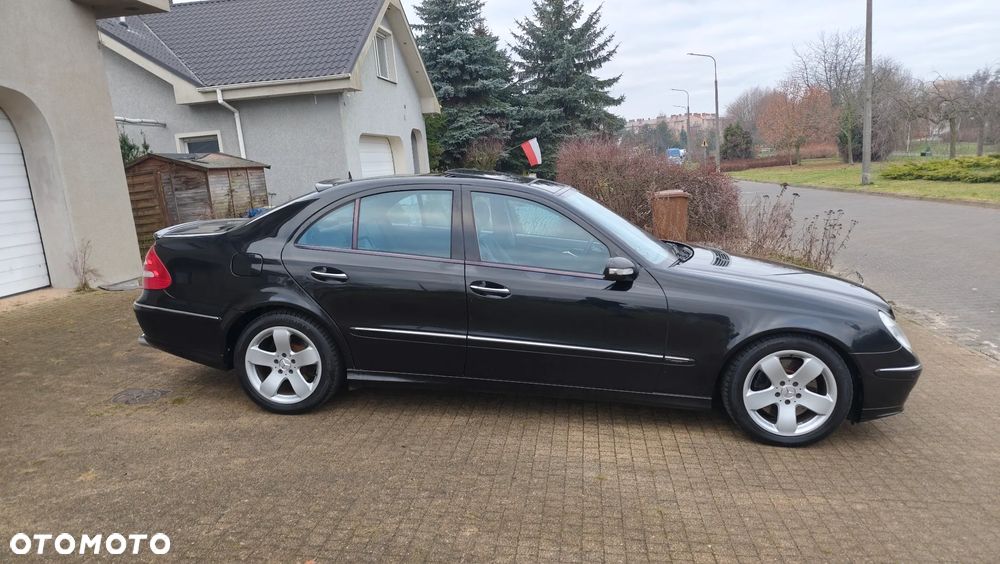 Mercedes-Benz Klasa E 500 4Matic Avantgarde Sport Edition AMG - 21