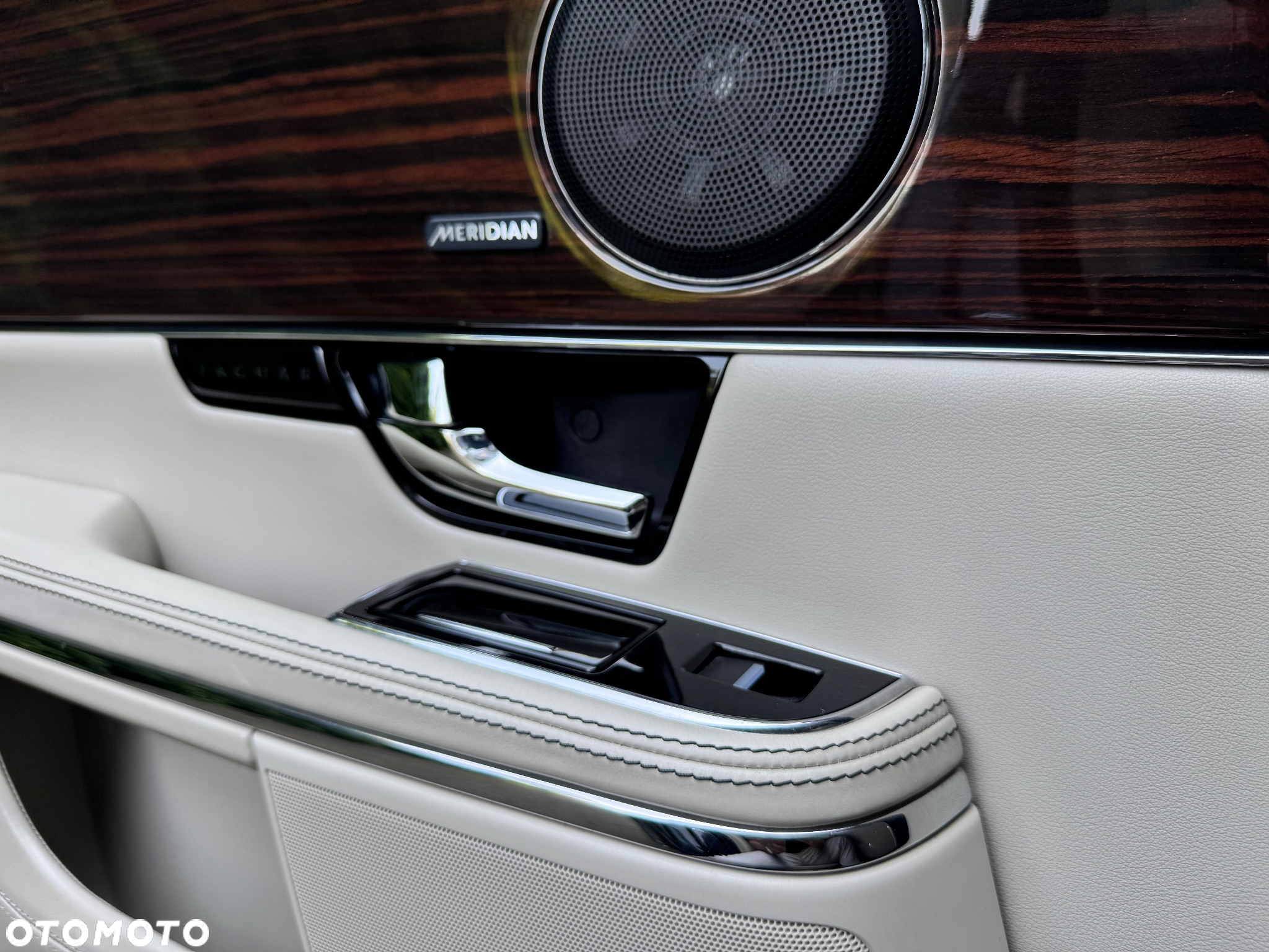 Jaguar XJ - 19