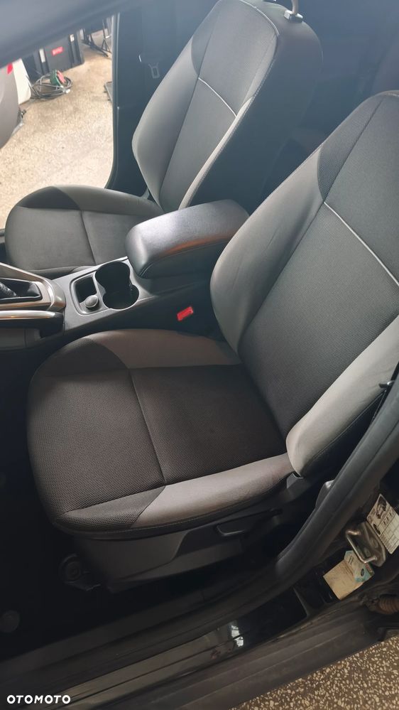 Ford Focus 1.6 TDCi DPF Trend - 8