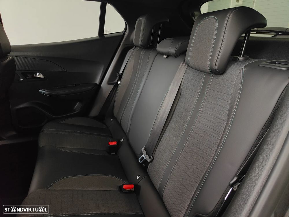 Peugeot 2008 1.2 PureTech Allure - 36