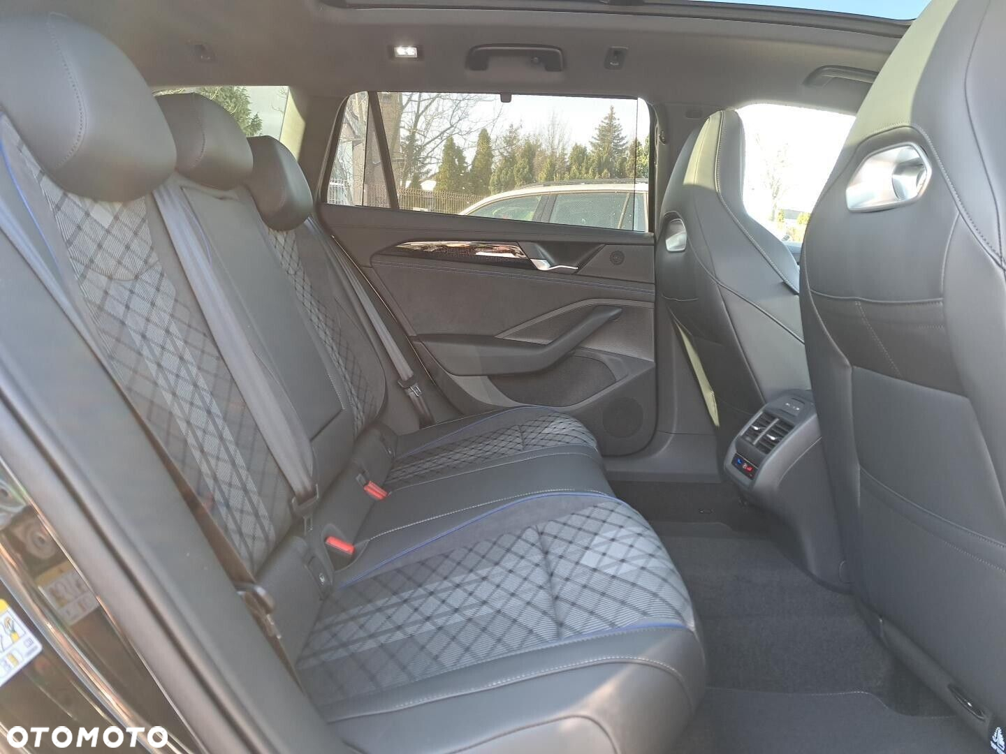 Volkswagen Passat - 22