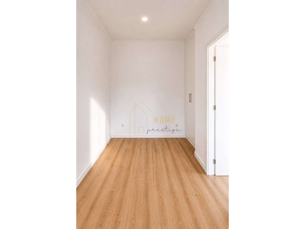 T1 TOTALMENTE REMODELADO | BAIRRO DAS PALMEIRAS - BARREIRO - Grande imagem: 3/9