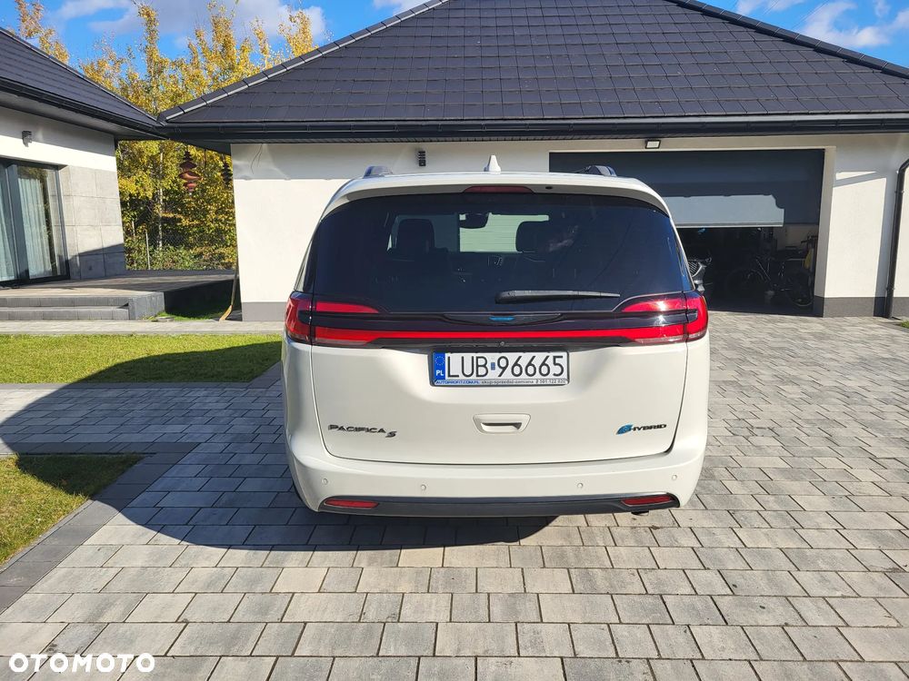 Chrysler Pacifica - 4