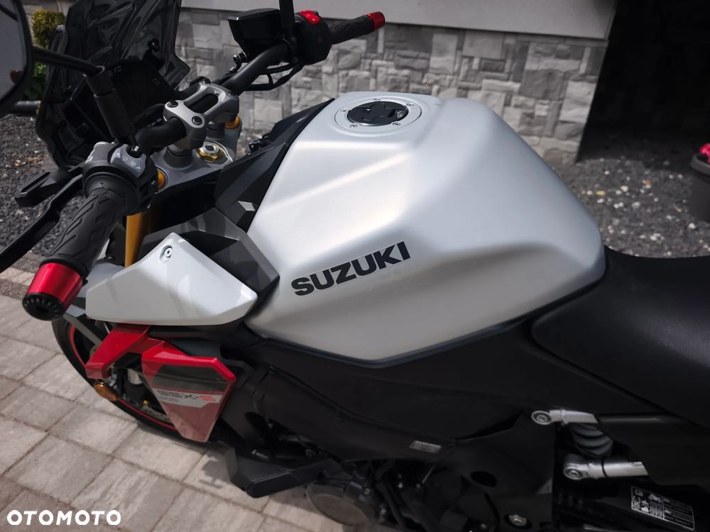 Suzuki GSX - 29