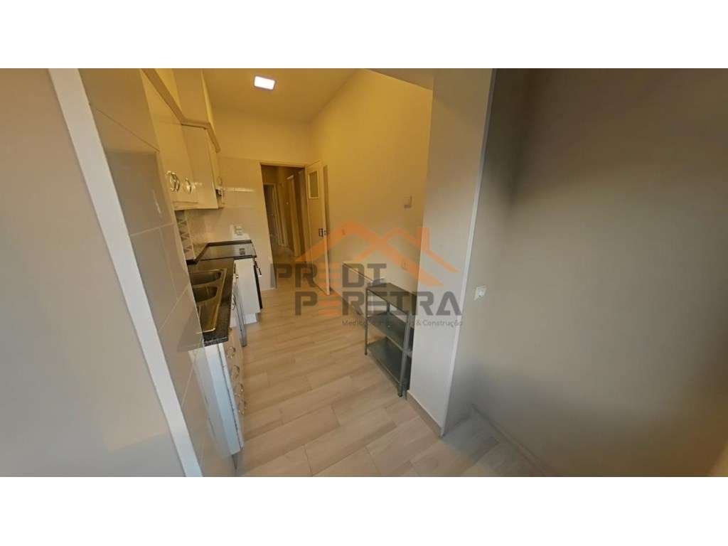 EXCLUSIVO PREDIPEREIRA!
T3 remodelado, situado na Póvoa de Santo A... - Grande imagem: 4/27