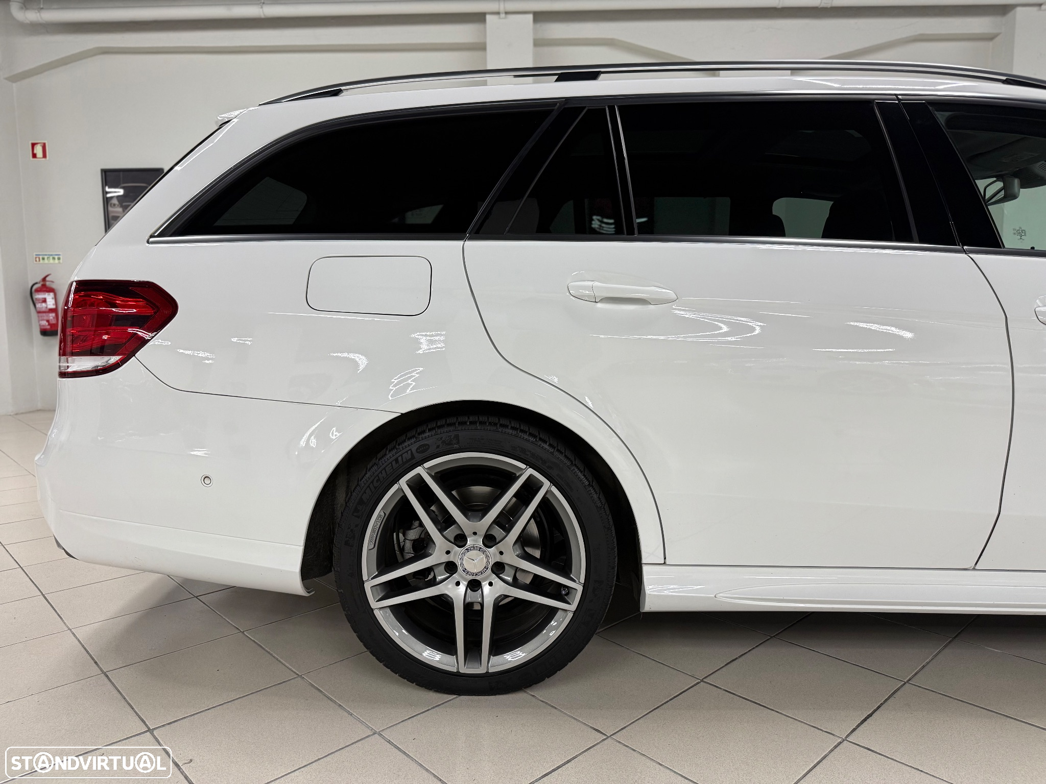 Mercedes-Benz E 300 Bluetec Hybrid Avantgarde - 11