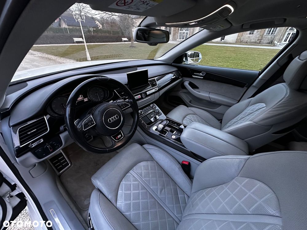 Audi S8 - 10