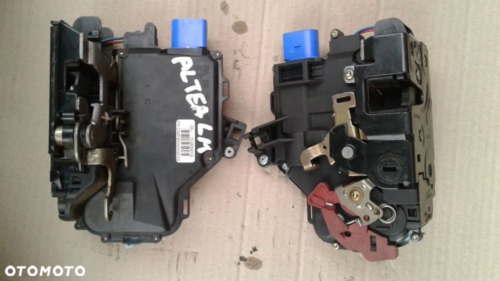 Zamek drzwi lewy tył Golf V Turan Octavia 2 Altea 7L0839015 7L0839015D