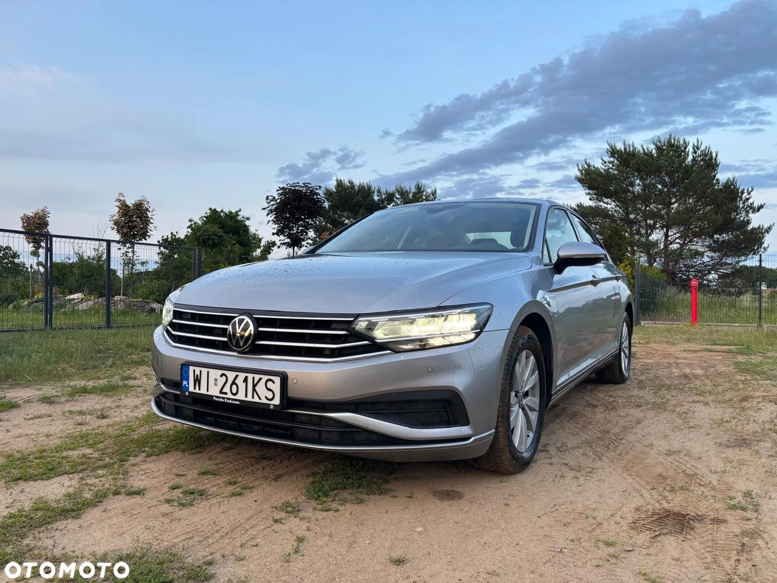 Volkswagen Passat - 1