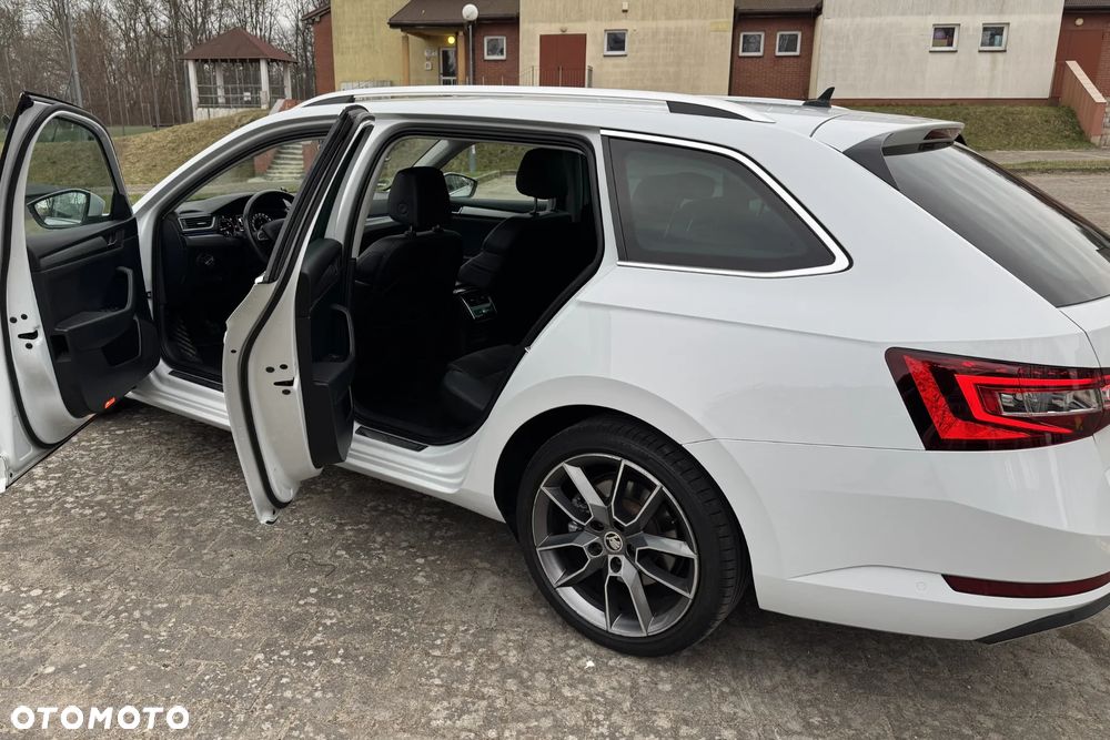 Skoda Superb 2.0 TDI Sportline - 22
