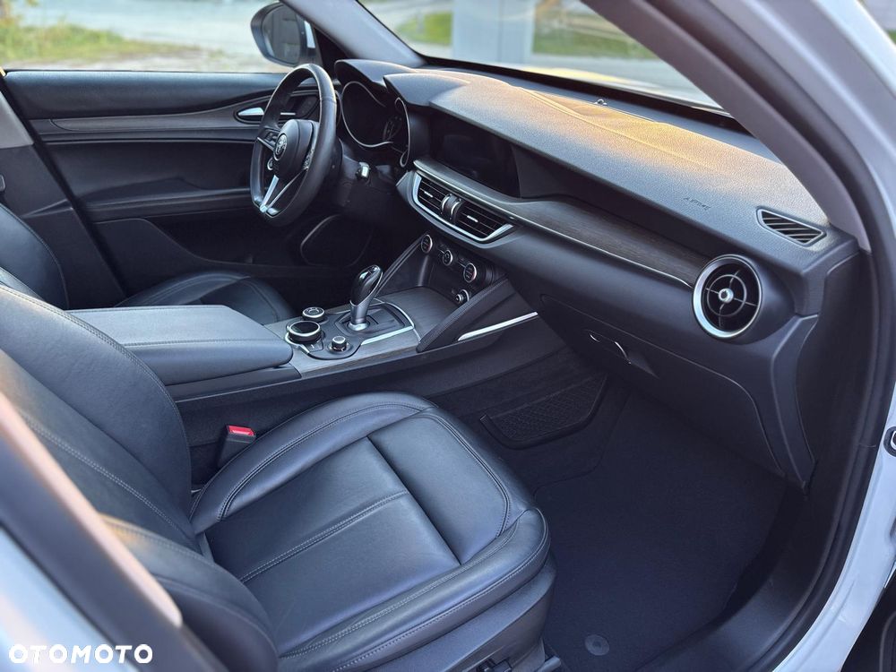 Alfa Romeo Stelvio - 18