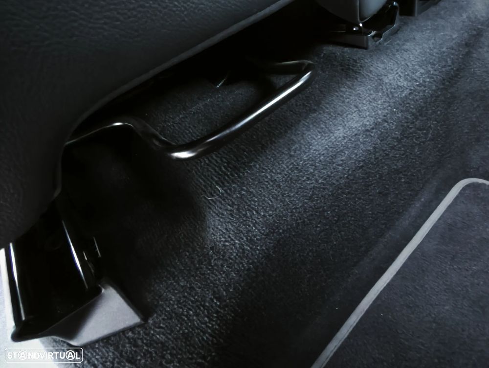 Land Rover Discovery Sport - 36