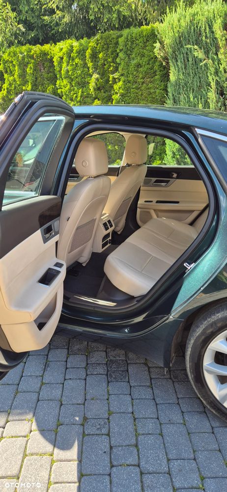 Jaguar XF 30d Prestige - 7