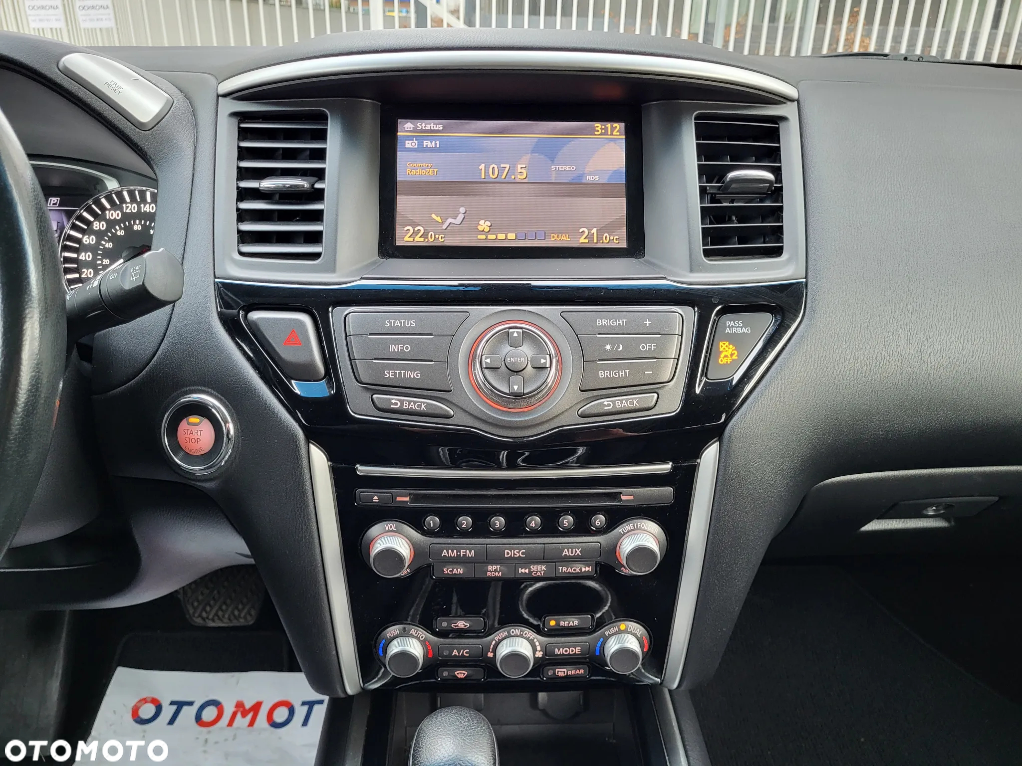 Nissan Pathfinder - 12
