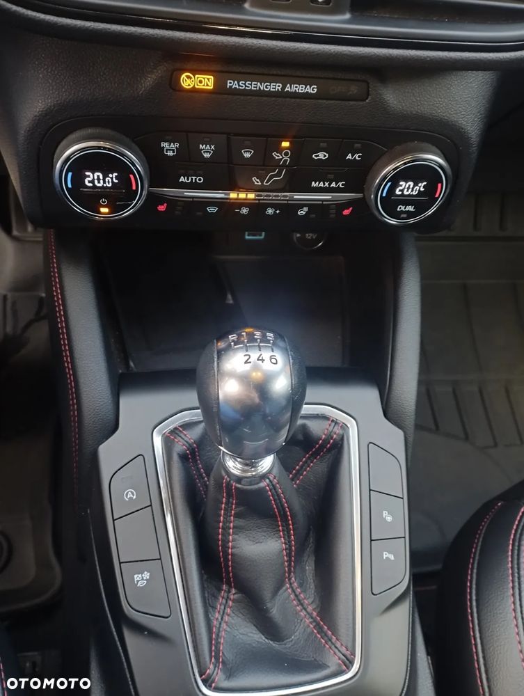Ford Kuga 1.5 EcoBoost FWD ST-Line X - 18