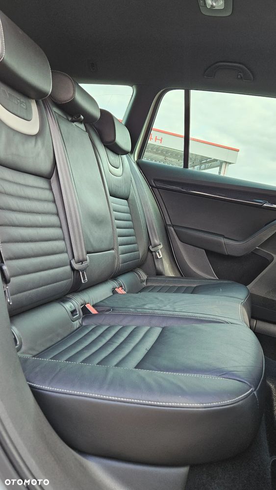 Skoda Octavia Combi 2.0 TDI DSG RS - 31