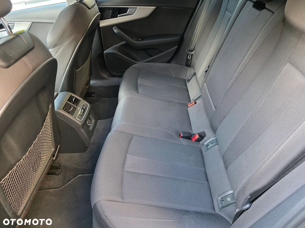 Audi A4 Avant 35 TFSI S tronic - 13