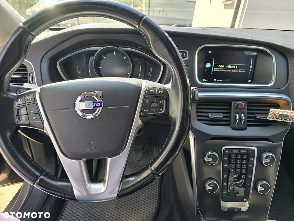 Volvo V40 Cross Country D4 Momentum - 17