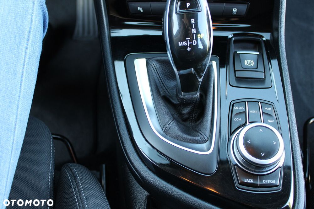 BMW Seria 2 218d xDrive Sport Line - 32