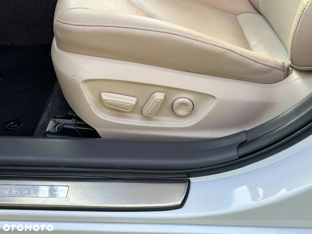 Toyota Camry 2.5 Hybrid Executive CVT - 30