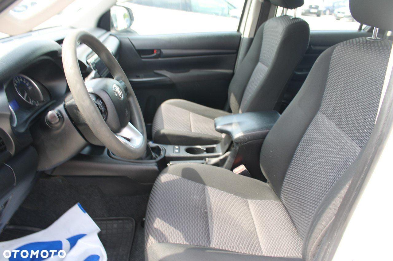 Toyota Hilux - 25