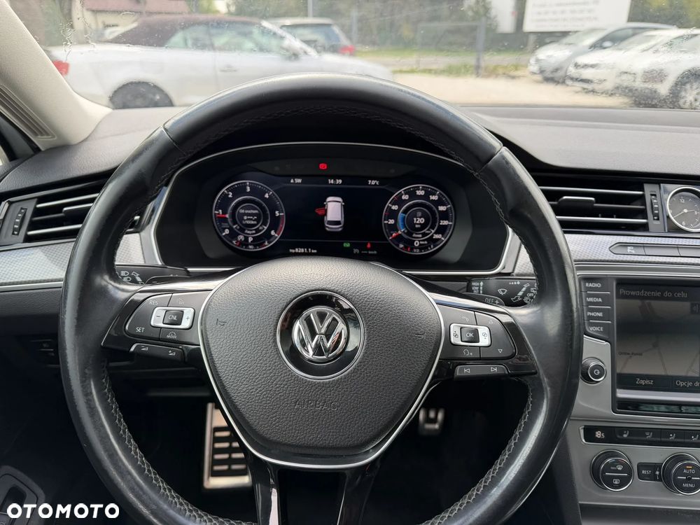 Volkswagen Passat - 16