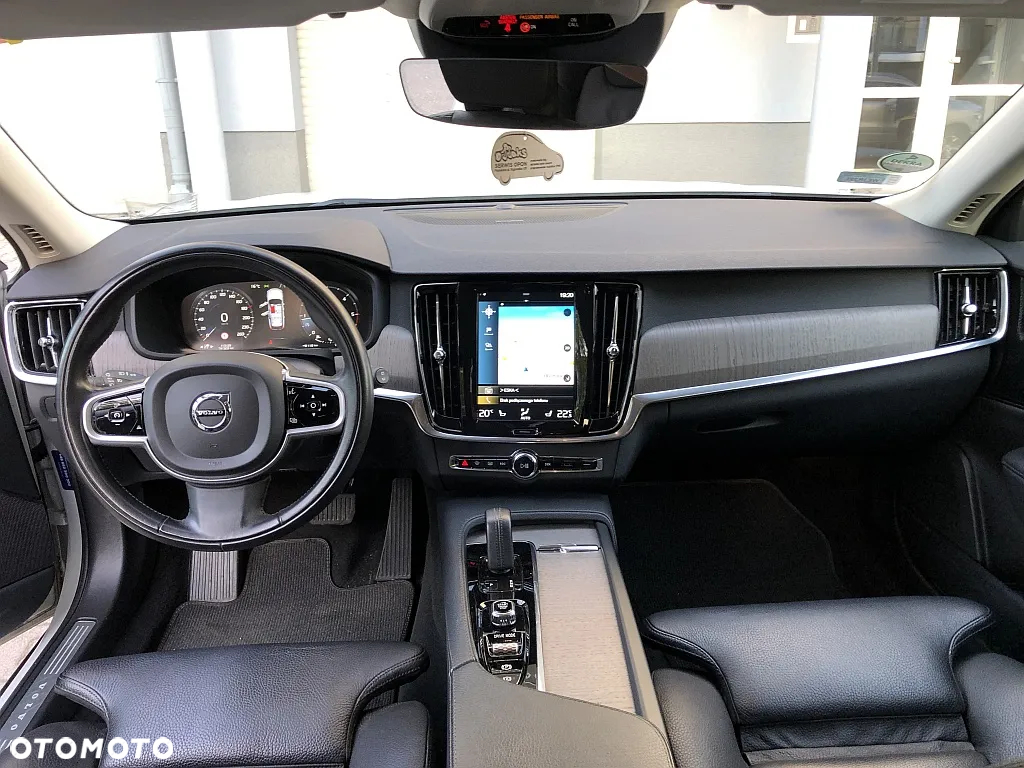 Volvo V90 Cross Country - 13
