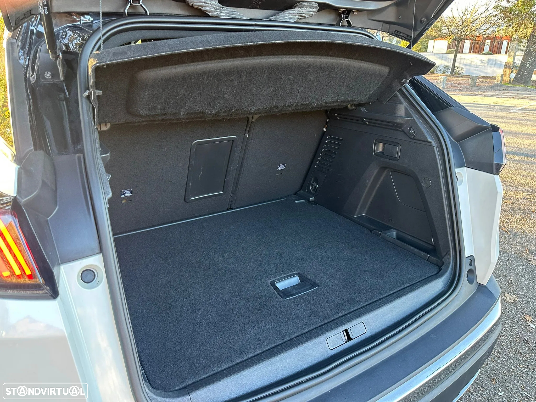 Peugeot 3008 1.2 PureTech GT Pack EAT8 - 29