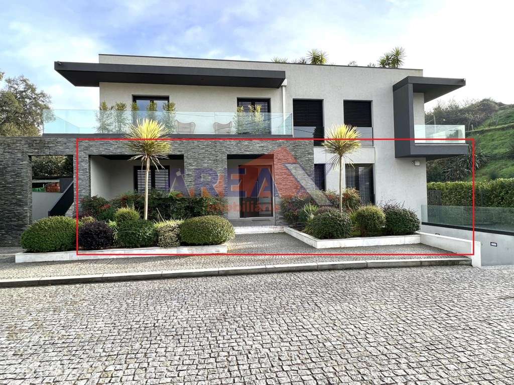 Exclusivo e diferenciador! T3 no rés do chão, com garagem fechada e... - Grande imagem: 2/60