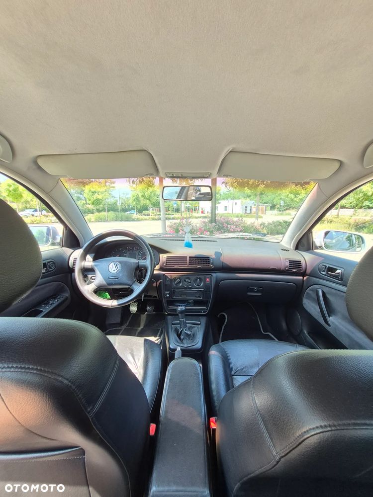 Volkswagen Passat 1.6 Comfortline - 3